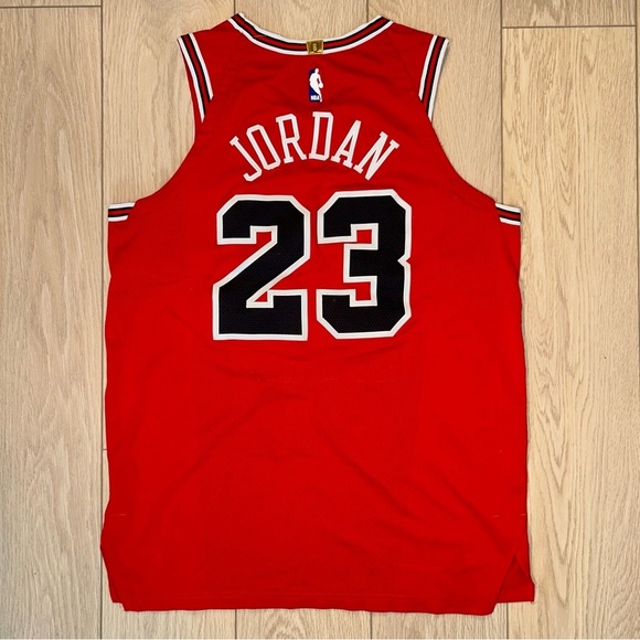 Michael Jordan 23 Chicago Bulls Red Icon Jersey Size Large Limited Edition - Picture 2 of 7
